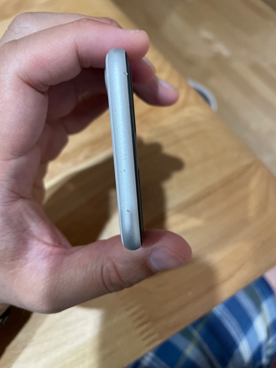 iPhone SE (第 2 世代) 64GB SIMフリー（スマホ）の商品画像 - 査定依頼日：2025年8月14日 - 最高査定価格：10,000円