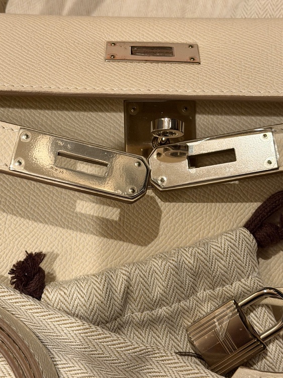 エルメス ケリー （ブランドバッグ）の商品画像 - 査定依頼日：2025年12月17日 - 最高査定価格：2,550,000円