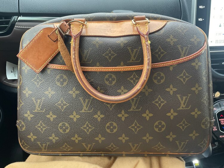 ドーヴィール（ブランドバッグ）の商品画像 - 査定依頼日：2024年12月29日 - 最高査定価格：35,000円