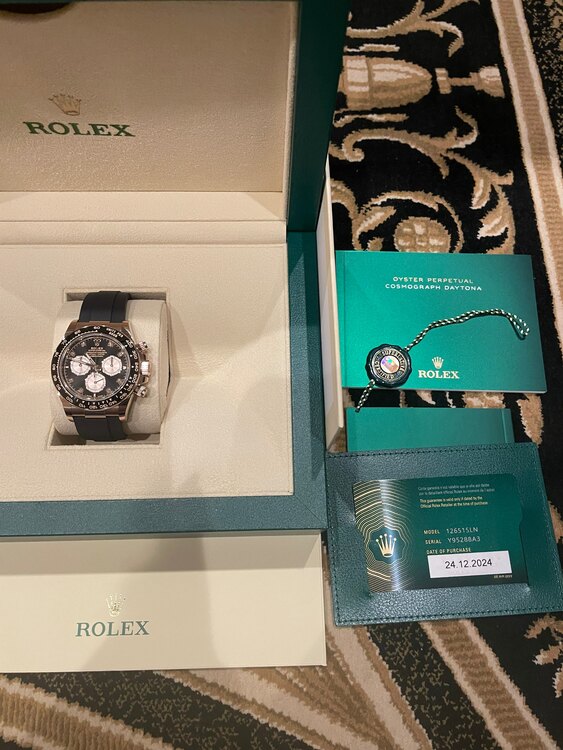 ロレックス デイトナ 126515l（高級時計）の商品画像 - 査定依頼日：2024年12月26日 - 最高査定価格：6,600,000円