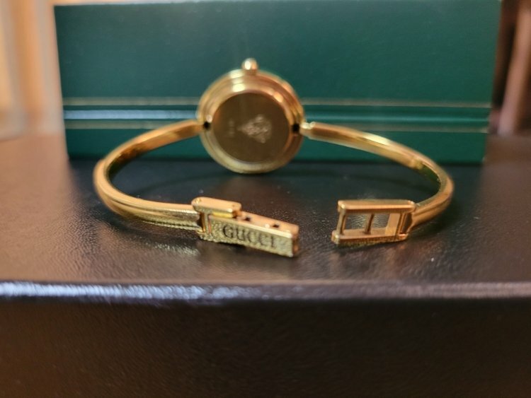 GUCCI グッチ レディース腕時計 バングルウォッチ 替えベゼル一部・箱付き（ブランド財布・小物）の商品画像 - 査定依頼日：2026年8月24日 - 最高査定価格：80,000円