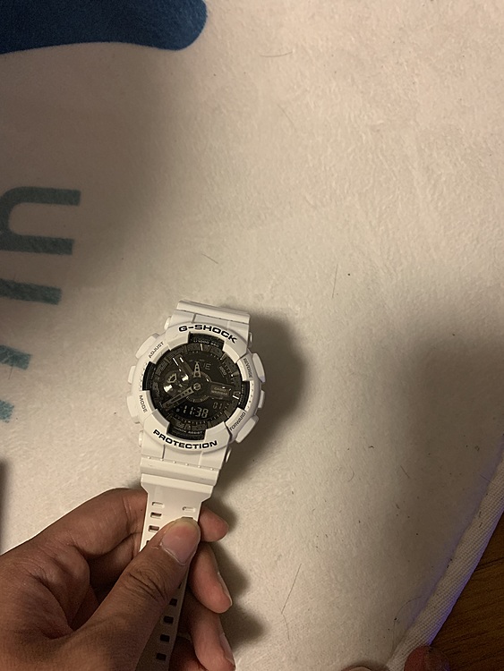 G-SHOCK ホワイト&ブラックシリーズ GA-110GW-7AJF（高級時計）の商品画像 - 査定依頼日：2019年10月8日 - 最高査定価格：3,000円