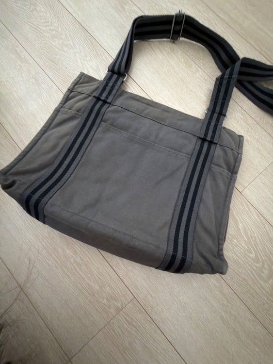 フールトゥ（Fourre-Tout）カバス（ブランドバッグ）の商品画像 - 査定依頼日：2026年4月15日 - 最高査定価格：4,000円
