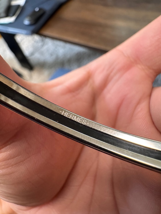 HERMES ユニ　バングル　ピンク　ステンレス（金・貴金属）の商品画像 - 査定依頼日：2025年6月8日 - 最高査定価格：25,000円
