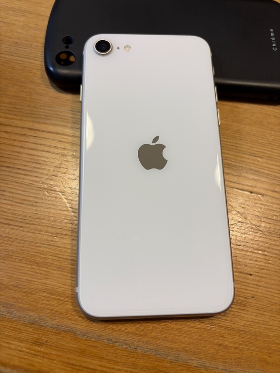 iPhone SE (第 3 世代) 128GB au（スマホ）の商品画像 - 査定依頼日：2026年4月21日 - 最高査定価格：24,000円