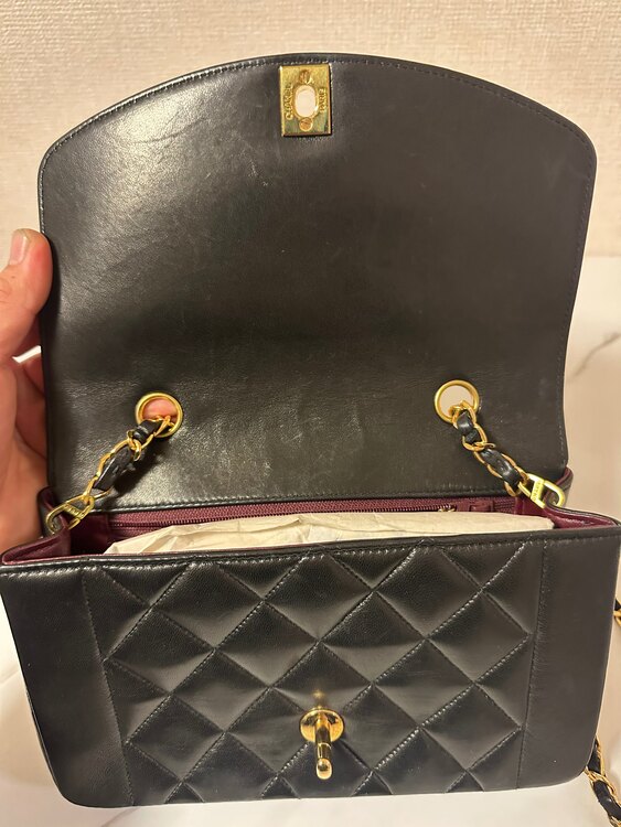 マトラッセダイアナフラップ（ブランドバッグ）の商品画像 - 査定依頼日：2025年3月31日 - 最高査定価格：350,000円