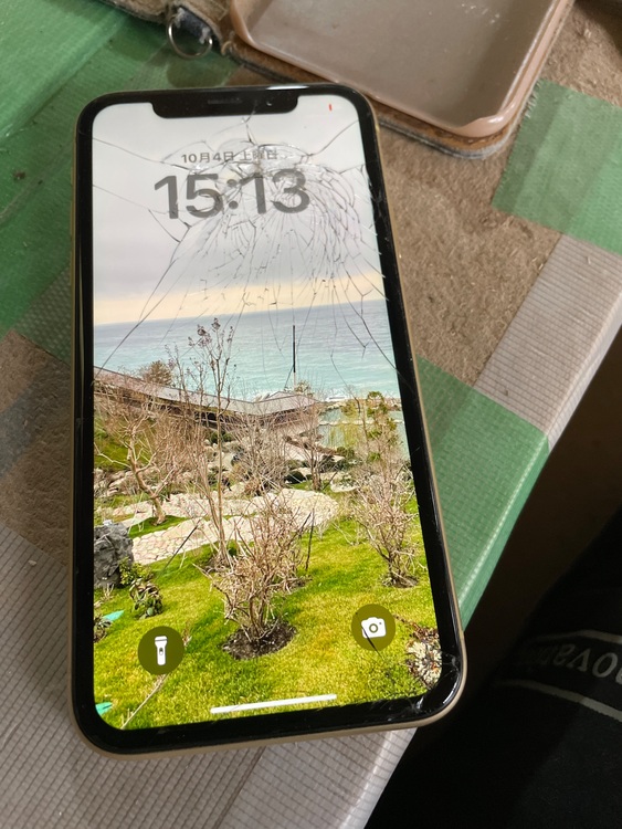 iPhone XR（スマホ）の商品画像 - 査定依頼日：2025年10月4日 - 最高査定価格：500円