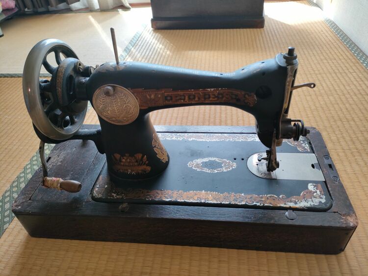 アンティークミシン　THE PINES MANFAG.co（美術品・骨董品）の商品画像 - 査定依頼日：2025年9月25日 - 最高査定価格：2,000円