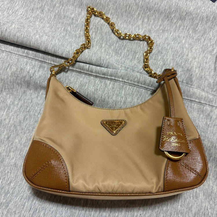 プラダ  （ブランドバッグ）の商品画像 - 査定依頼日：2025年10月8日 - 最高査定価格：210,000円