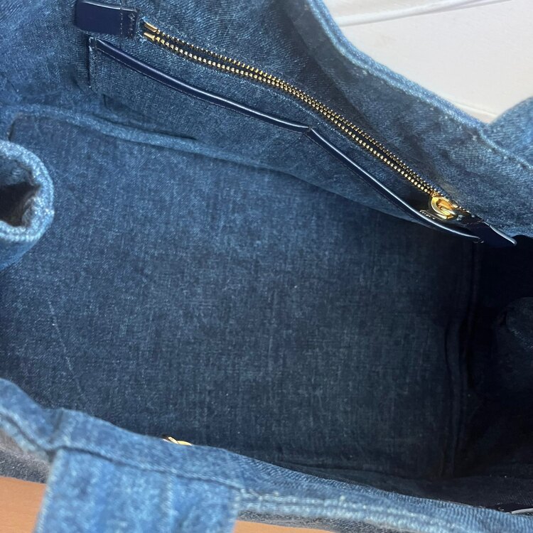 プラダ  （ブランドバッグ）の商品画像 - 査定依頼日：2025年3月7日 - 最高査定価格：30,000円