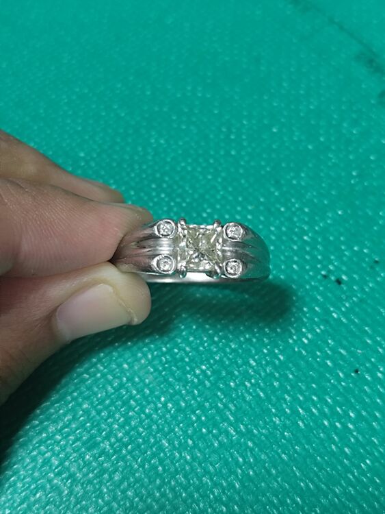 ダイヤモンドリング（金・貴金属）の商品画像 - 査定依頼日：2025年9月6日 - 最高査定価格：250,000円