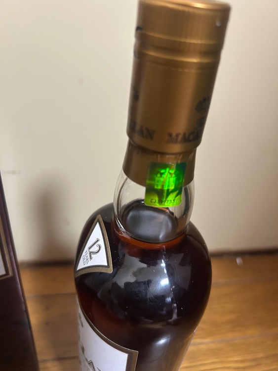 マッカラン12年シェリーオーク 旧ボトル ウイスキー 700ml 40% 箱付（お酒）の商品画像 - 査定依頼日：2026年8月30日 - 最高査定価格：15,000円