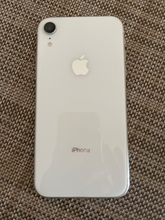 iPhoneXR 128GB 楽天モバイル（スマホ）の商品画像 - 査定依頼日：2026年1月23日 - 最高査定価格：9,000円