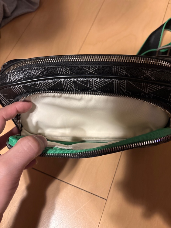 ラコステショルダーバッグ（ブランドバッグ）の商品画像 - 査定依頼日：2026年1月26日 - 最高査定価格：5,000円