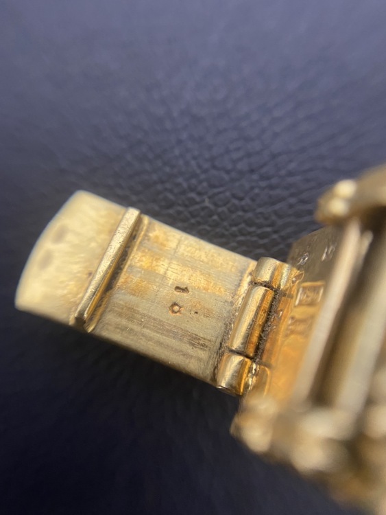 ショパール ハッピーダイヤモンド 10/560（高級時計）の商品画像 - 査定依頼日：2026年2月26日 - 最高査定価格：2,000,000円