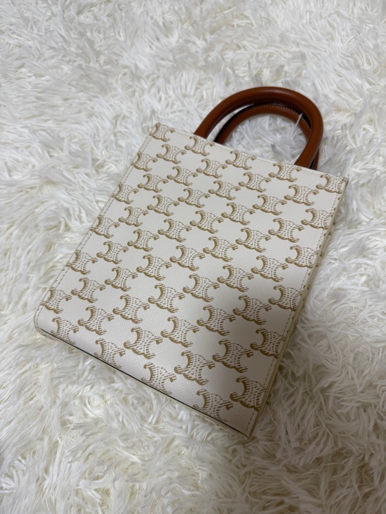 バーティカルカバ　（ブランドバッグ）の商品画像 - 査定依頼日：2025年9月27日 - 最高査定価格：110,000円