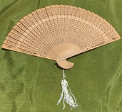 白檀扇子（美術品・骨董品）の商品画像 - 査定依頼日：2025年10月28日 - 最高査定価格：3,000円