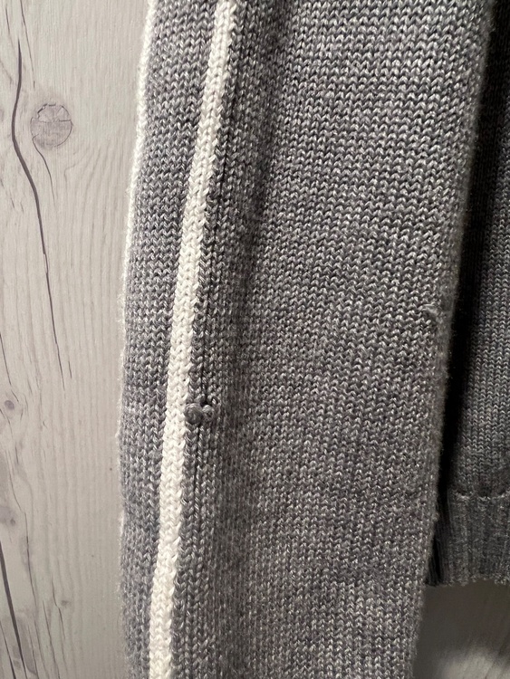 ニットパーカー（古着・ファッション）の商品画像 - 査定依頼日：2025年12月21日 - 最高査定価格：10,000円