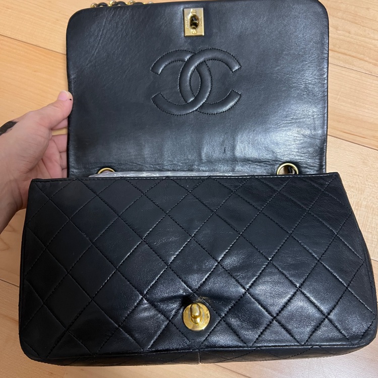 ショルダーバッグ（ブランドバッグ）の商品画像 - 査定依頼日：2025年9月29日 - 最高査定価格：240,000円