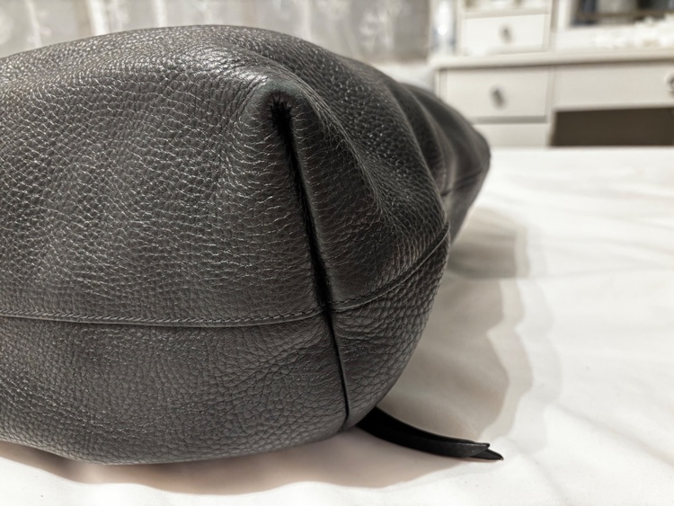 ミュウミュウ  （ブランドバッグ）の商品画像 - 査定依頼日：2025年12月15日 - 最高査定価格：35,000円