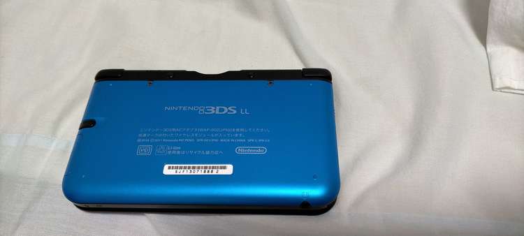 ニンテンドー3DSLL本体 ブルー×ブラック（ゲーム機本体・ゲームソフト）の商品画像 - 査定依頼日：2022年9月30日 - 最高査定価格：3,500円