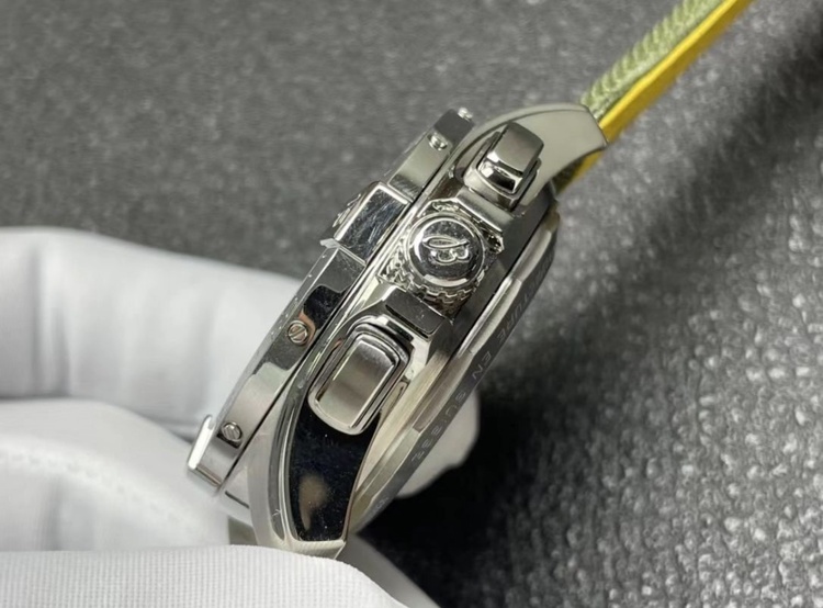 ブライトリング その他 メAB0147101L1X1（高級時計）の商品画像 - 査定依頼日：2025年12月15日 - 最高査定価格：650,000円