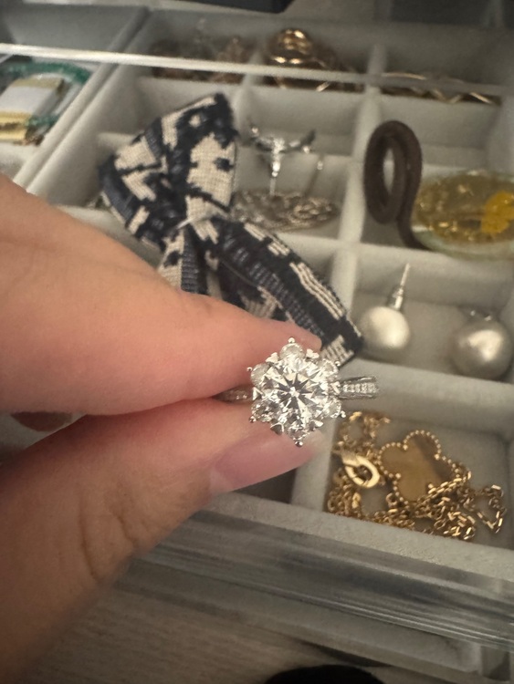 ダイヤリング（金・貴金属）の商品画像 - 査定依頼日：2025年11月23日 - 最高査定価格：200,000円