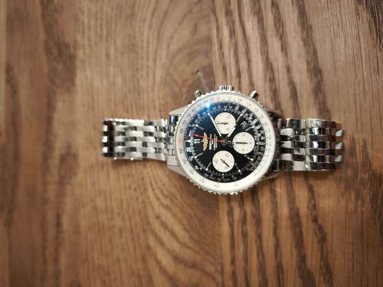 ブライトリング ナビタイマー AB0121（高級時計）の商品画像 - 査定依頼日：2025年4月7日 - 最高査定価格：500,000円