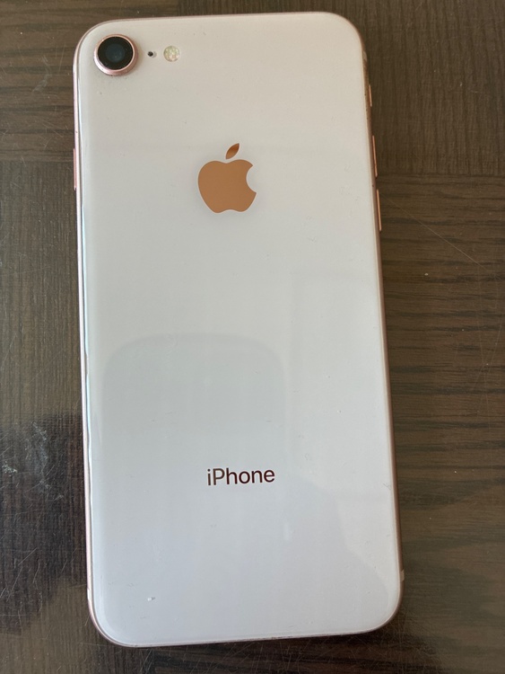 iPhone8 64GB au（スマホ）の商品画像 - 査定依頼日：2026年3月17日 - 最高査定価格：6,000円