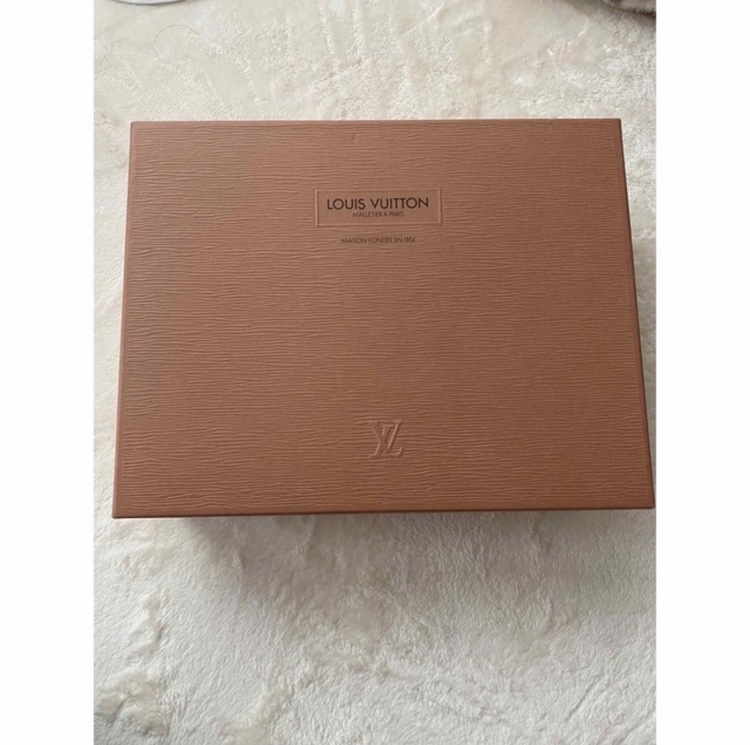 ルイヴィトン LOUIS VUITTON ジュヌ・フィーユ VI0975（ブランドバッグ）の商品画像 - 査定依頼日：2026年5月8日 - 最高査定価格：40,000円