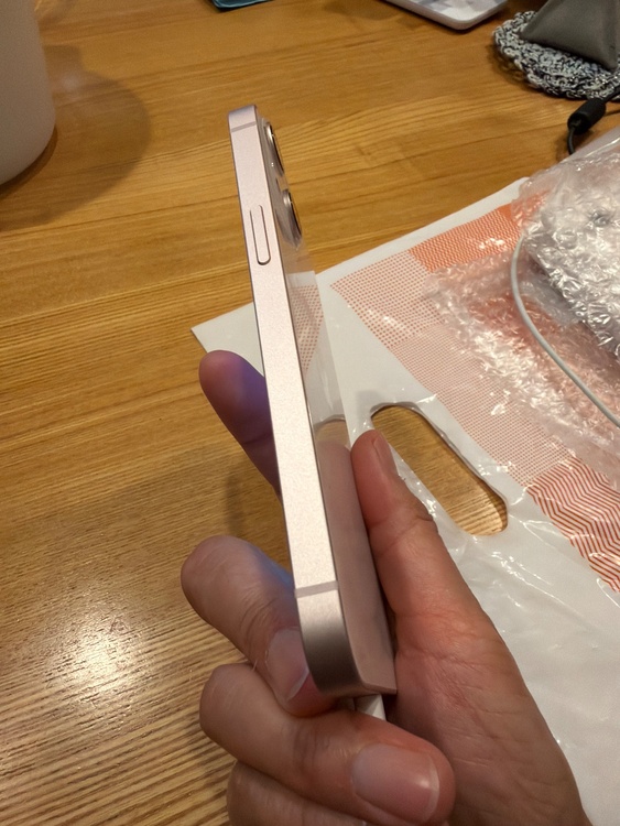 iPhone iPhone 13 128GB au（スマホ）の商品画像 - 査定依頼日：2026年5月25日 - 最高査定価格：32,000円