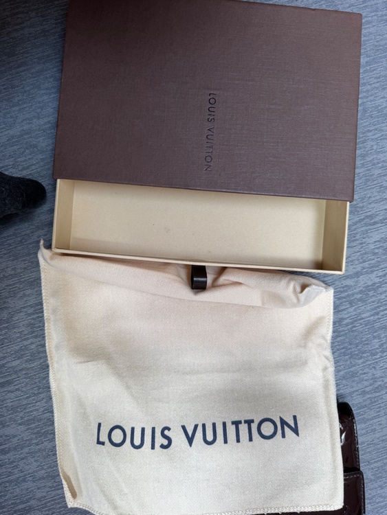 ルイヴィトン　ヴェルニ ポルトフォイユ・サラの長財布（ブランド財布・小物）の商品画像 - 査定依頼日：2026年1月30日 - 最高査定価格：5,000円