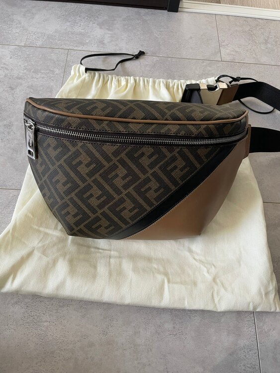 フェンディ  （ブランドバッグ）の商品画像 - 査定依頼日：2025年1月24日 - 最高査定価格：62,000円