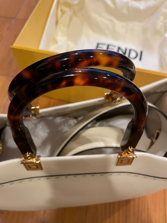 フェンディ  （ブランドバッグ）の商品画像 - 査定依頼日：2025年2月15日 - 最高査定価格：200,000円