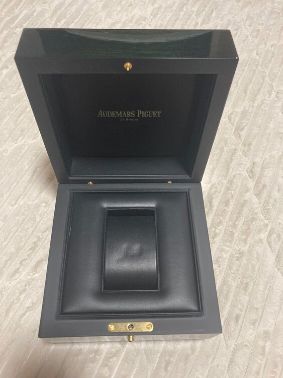 オーデマピゲ ロイヤルオークオフショア J18272（高級時計）の商品画像 - 査定依頼日：2025年3月3日 - 最高査定価格：2,800,000円