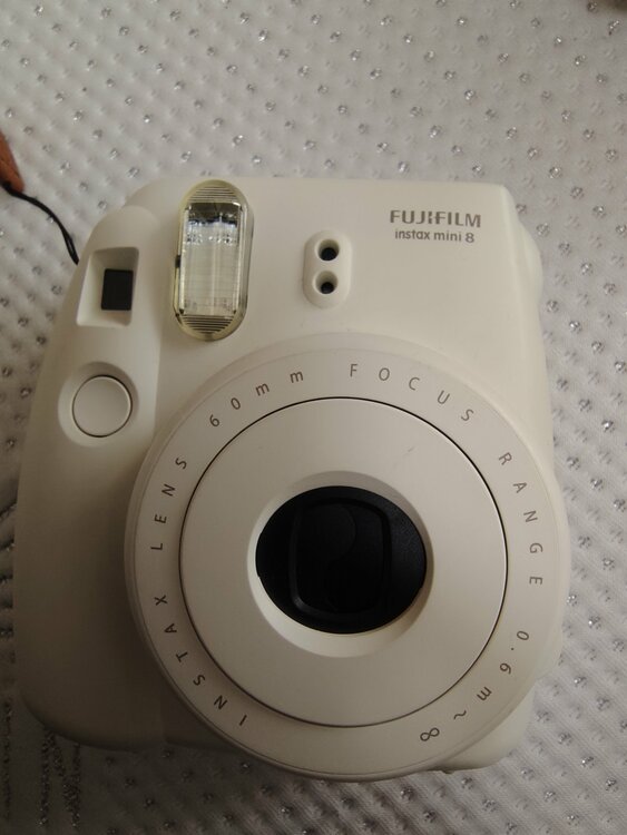 チェキ　インスタントミニ8と10（カメラ）の商品画像 - 査定依頼日：2026年2月17日 - 最高査定価格：4,000円