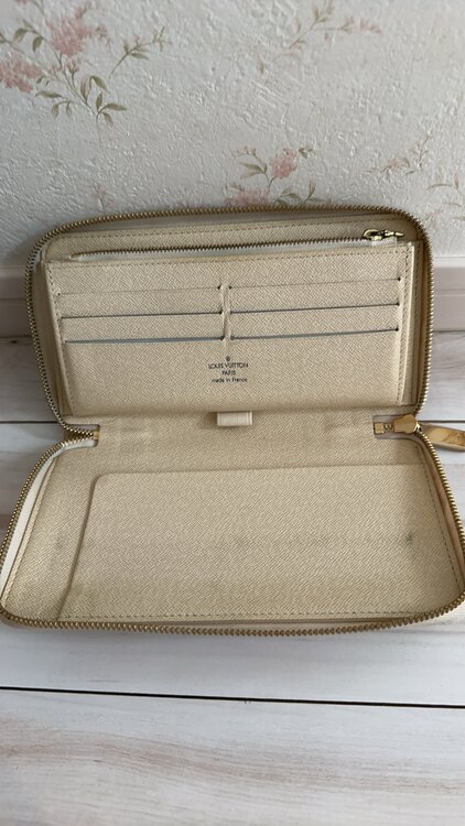 財布（ブランド財布・小物）の商品画像 - 査定依頼日：2025年3月15日 - 最高査定価格：5,000円