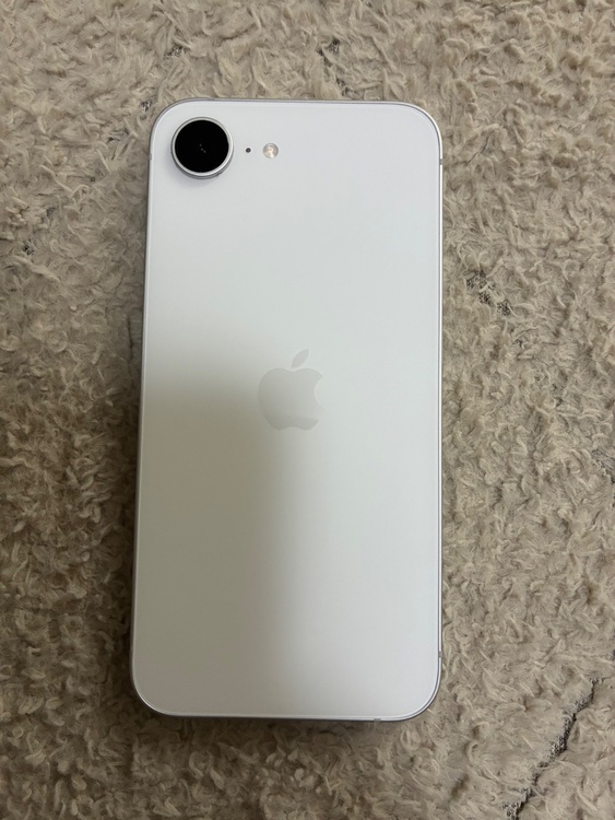 iPhone 16e 128GB SIMフリー（スマホ）の商品画像 - 査定依頼日：2026年4月27日 - 最高査定価格：65,000円