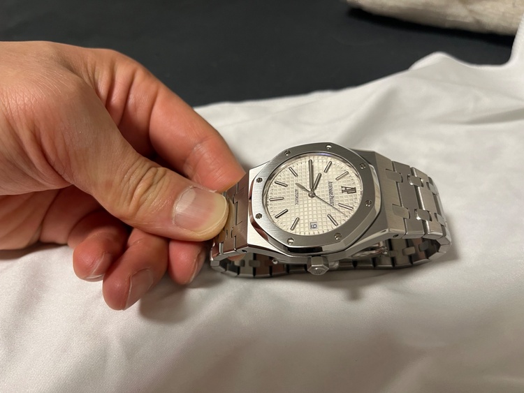 オーデマピゲ ロイヤルオーク 15300r（高級時計）の商品画像 - 査定依頼日：2026年2月9日 - 最高査定価格：4,550,000円