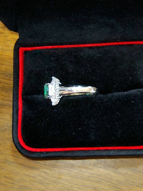 鑑定書を参照してください。　未使用品となります（宝石）の商品画像 - 査定依頼日：2025年11月12日 - 最高査定価格：200,000円