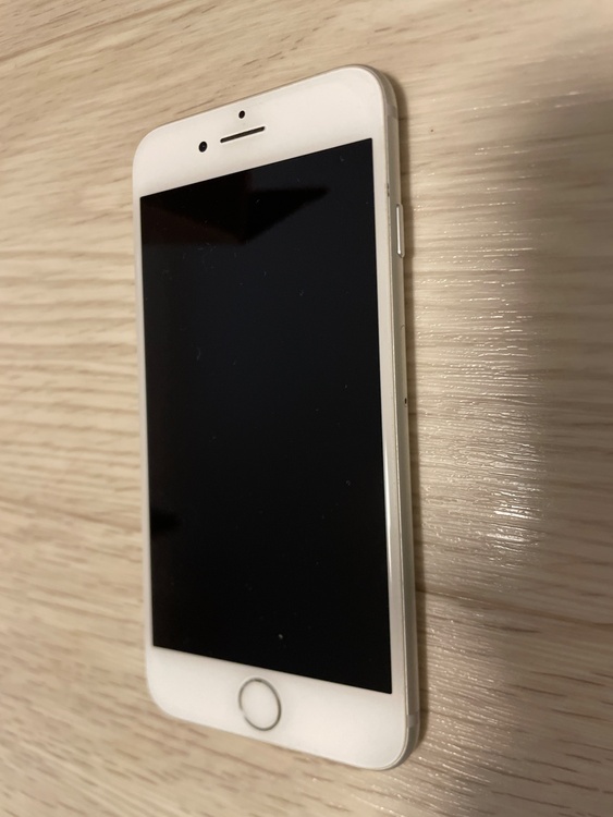 iPhone7 128GB au（スマホ）の商品画像 - 査定依頼日：2026年3月10日 - 最高査定価格：2,500円