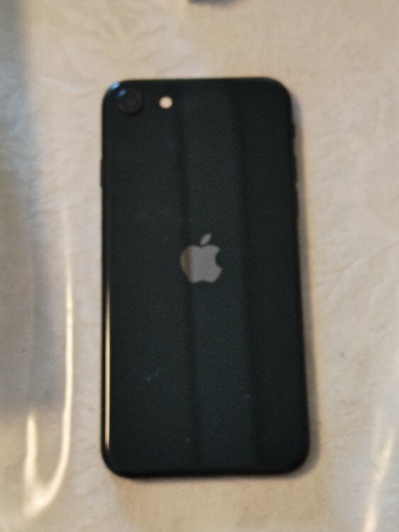 iPhoneSE 128GB docomo（スマホ）の商品画像 - 査定依頼日：2026年4月16日 - 最高査定価格：8,000円