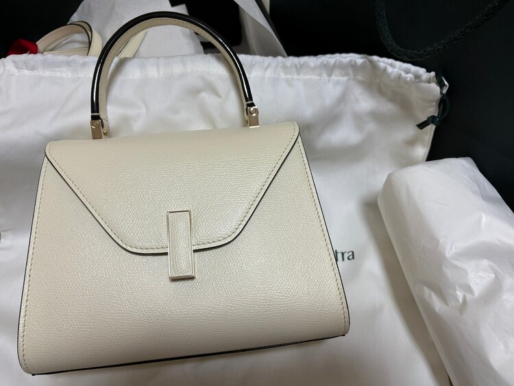 ヴァレクストラ  （ブランドバッグ）の商品画像 - 査定依頼日：2025年3月19日 - 最高査定価格：130,000円