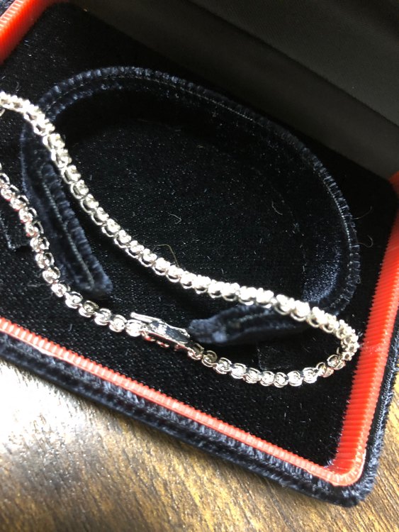 品名PTダイヤモンドブレスレット型番ETNBL2CT P T（金・貴金属）の商品画像 - 査定依頼日：2023年10月24日 - 最高査定価格：130,000円