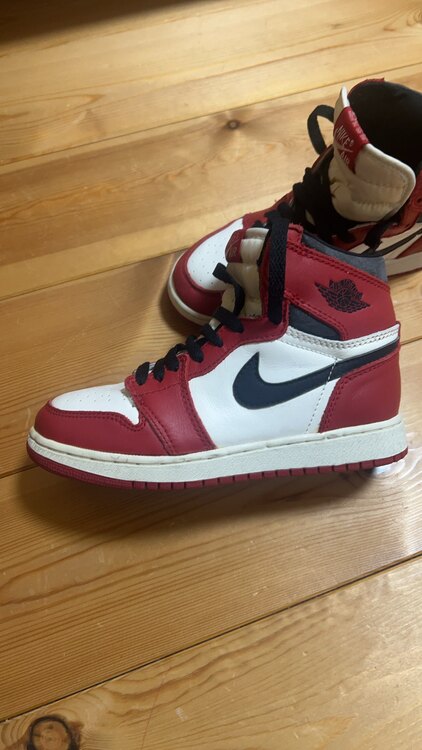 ナイキ　エアジョーダン1ハイ シカゴ ハイカットスニーカー（古着・ファッション）の商品画像 - 査定依頼日：2024年10月17日 - 最高査定価格：15,500円