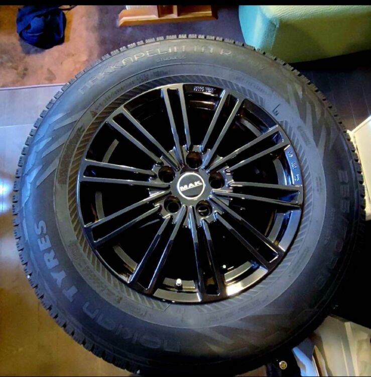 MAK18インチホイール YORK×ノキアン ハッカペリッタ R5（カー用品）の商品画像 - 査定依頼日：2025年9月12日 - 最高査定価格：12,000円