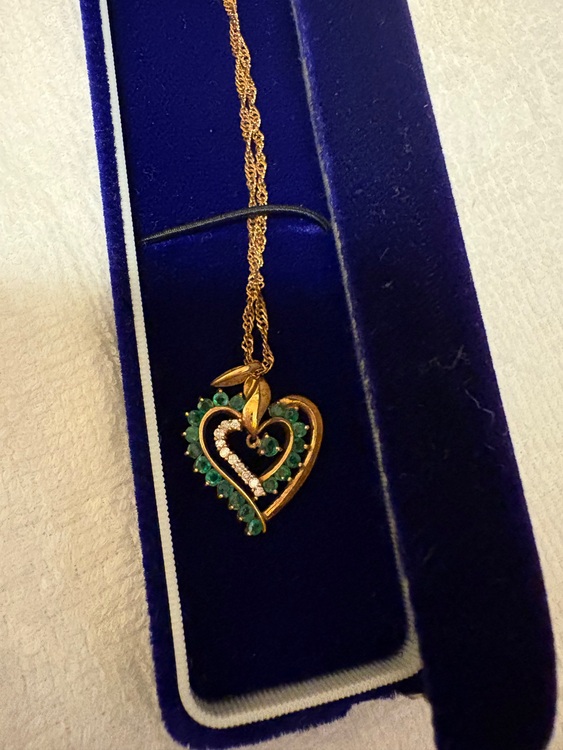 ネックレス（宝石）の商品画像 - 査定依頼日：2025年11月24日 - 最高査定価格：300,000円