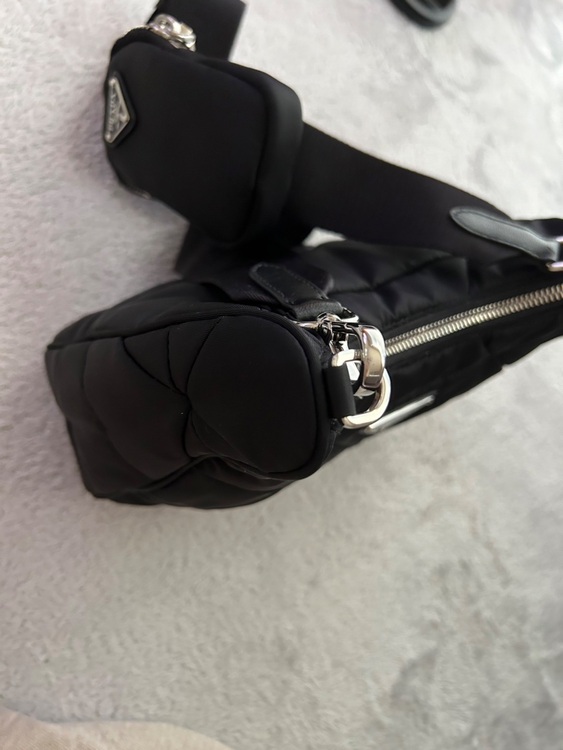 PRADA　Re-Nylon　パデットバッグ（ブランドバッグ）の商品画像 - 査定依頼日：2025年6月20日 - 最高査定価格：180,000円