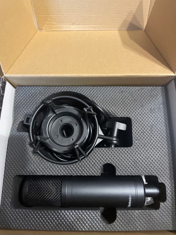 SE2200（ピアノ・楽器・PA機材）の商品画像 - 査定依頼日：2026年4月15日 - 最高査定価格：3,000円