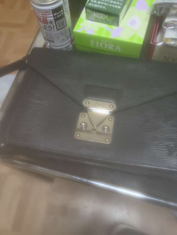 ルイヴィトン エピ （ブランドバッグ）の商品画像 - 査定依頼日：2025年4月6日 - 最高査定価格：10,000円